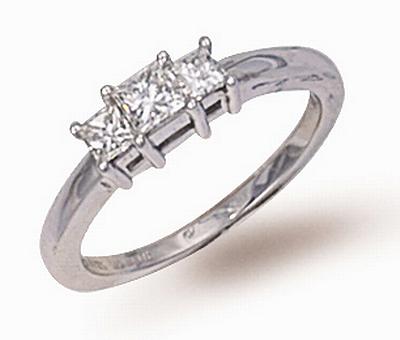 18 Carat White Gold Diamond Ring (479)