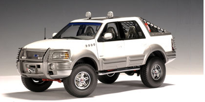 AUTOart 2000 Ford Expedition Himalaya in White