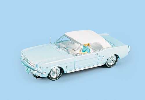 25738 Ford Mustang Convertible James Bond 007 Thunderball 1:32nd Scale