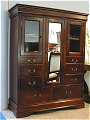 Classic Quebec Gentleman Dressing Chest