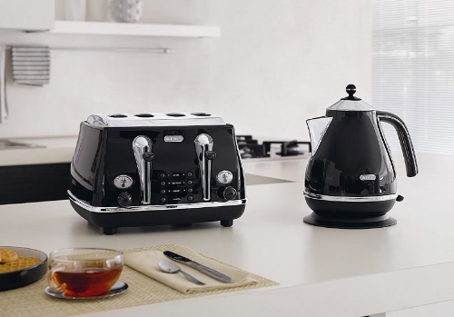 DeLonghi Icona Kettle and Toaster Black