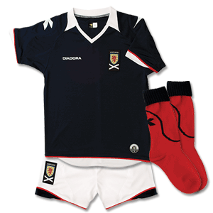 08-09 Scotland Infants Kit Dark Navy/White/Red