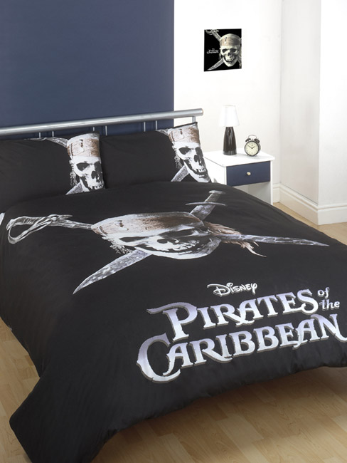 Disney Pirates of the Caribbean Pirates of the Caribbean Skull and Crossbone Double Duvet Cover and Pillowcase Bedding