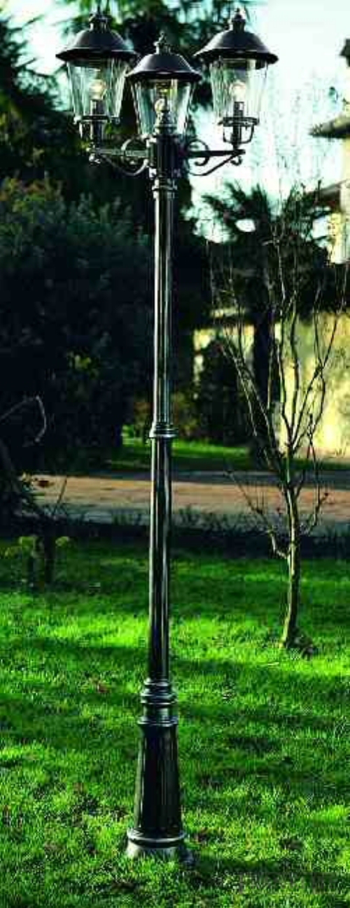Trenton Cast aluminium 3 light lamp-post in satin black with clear polycarbonate lenses