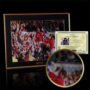 GBM 1995 Eric Cantona Man Utd Pole Celebration Signed Photo 75x60