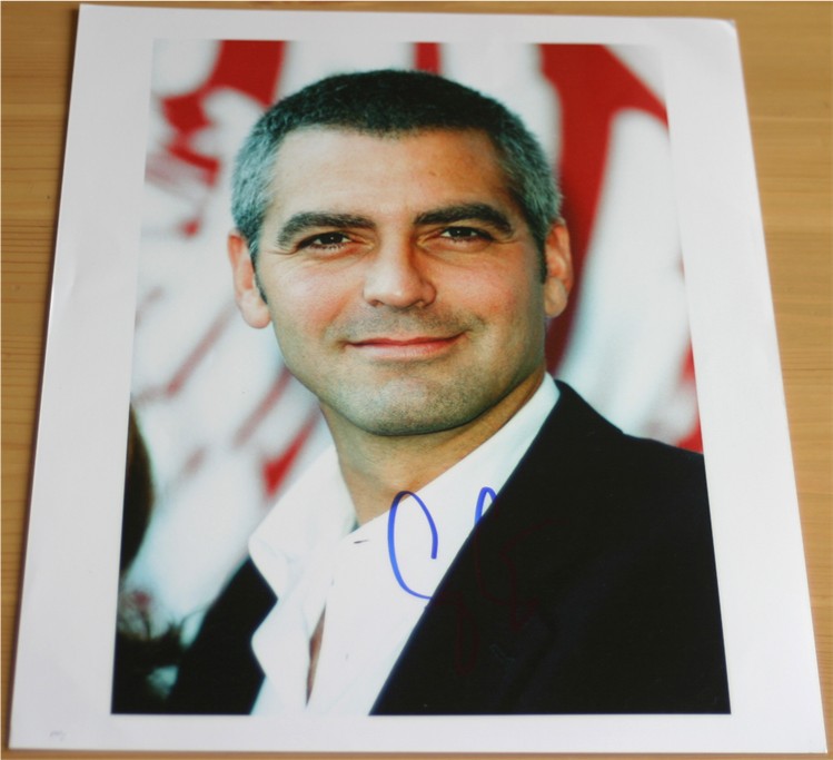 GEORGE CLOONEY SIGNED 10 x 8 INCH COLOUR