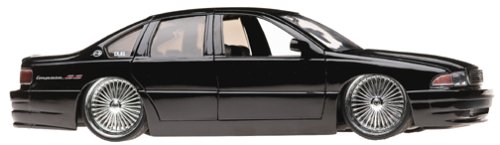 Die-cast Model Chevrolet Impala SS (1:18 scale in Black)