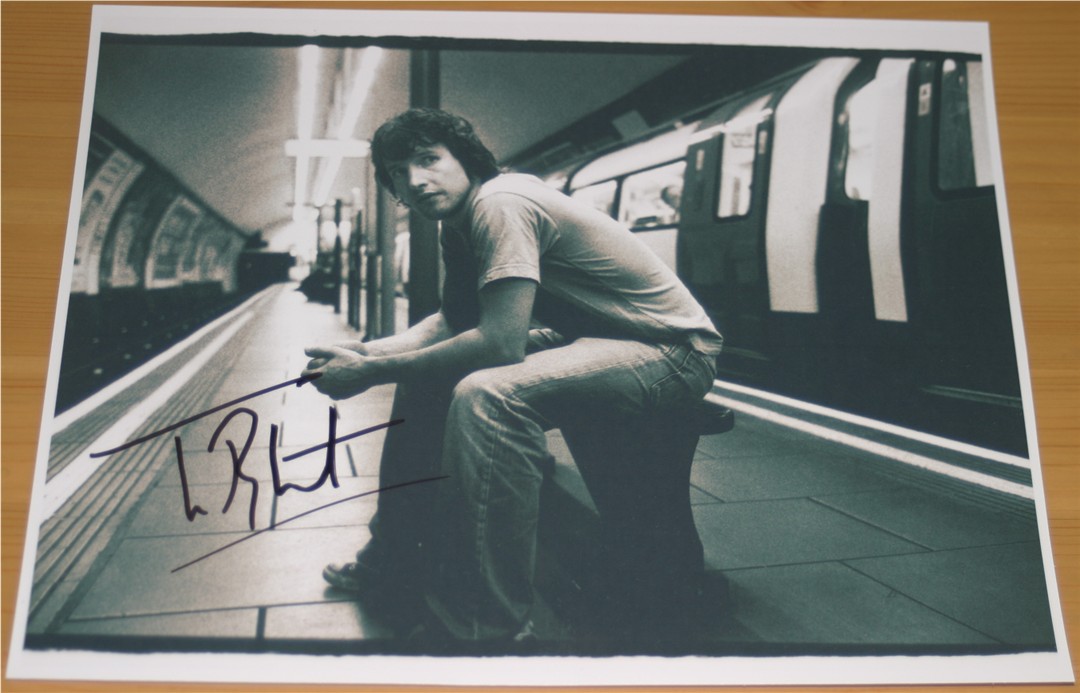 JAMES BLUNT HAND SIGNED 10 x 8 INCH PROMO PHOTO