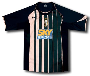 Junior sizes Nike Juventus Boys away 04/05