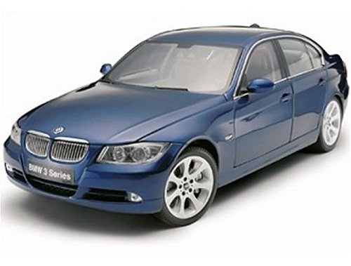1:18 08731BL - BMW 330i Sedan in Blue
