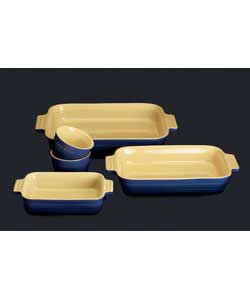 le creuset 19, 26 and 32cm Dishes and 2 Ramekins - Blue
