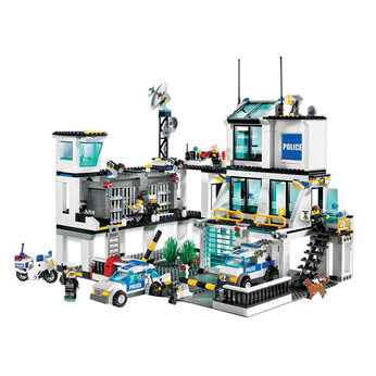 Lego City Police Station Playset (7744)