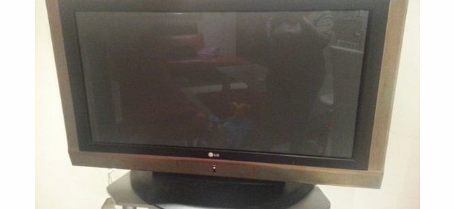 LG PLASMA TV 42 INCHES FAULTY SCREEN DAMAGED SOUND WORKING (BLACK)