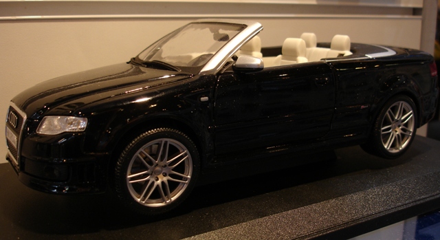 Maisto Audi RS4 Carbio 2007 in Black