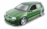 maisto volkswagen golf R32 1:24 scale model kit