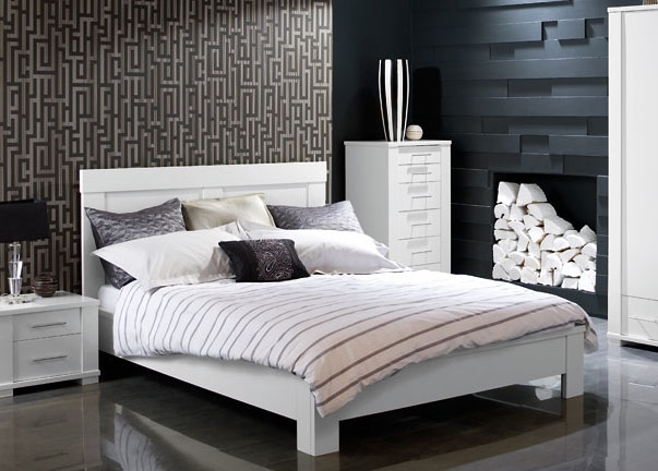 White Bedstead 135cm Double or 150cm King