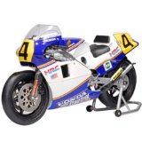 Honda NSR500 (Freddie Spencer MotoGP 1985) in White and Blue (1:12 scale) Diecast Model Motorbike