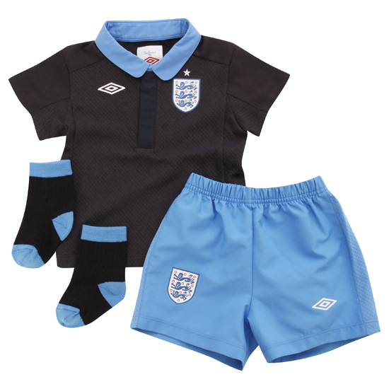 NEW England kit Umbro 2011-12 England Umbro Little Boys Away Mini Kit