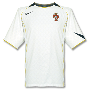Nike 04-05 Portugal Away shirt - Boys
