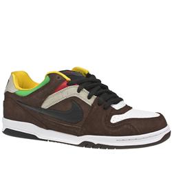 Nike Male 6.0 Air Zoom Oncore Ii Suede Upper in Brown and White