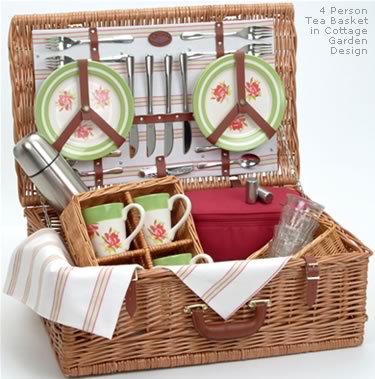 Traditional Picnic Basket for 4 People