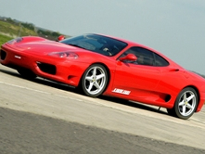 Ferrari vs Aston Martin