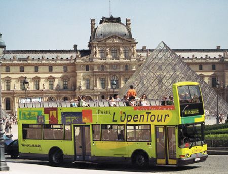 Paris Bus Tour - Hop On Hop Off