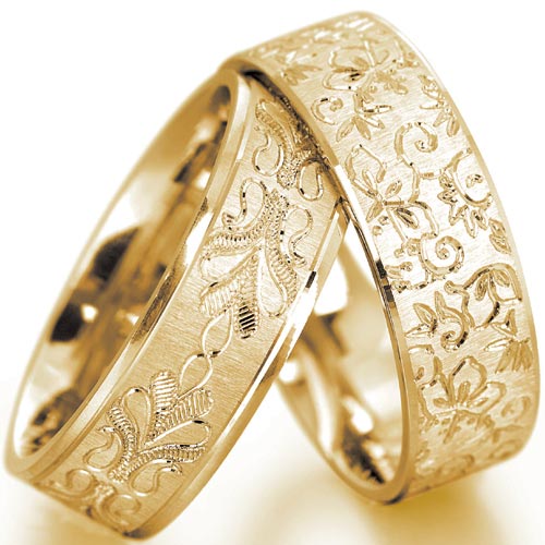 6mm Leaf Design Wedding Band In 18 Carat Yellow Gold