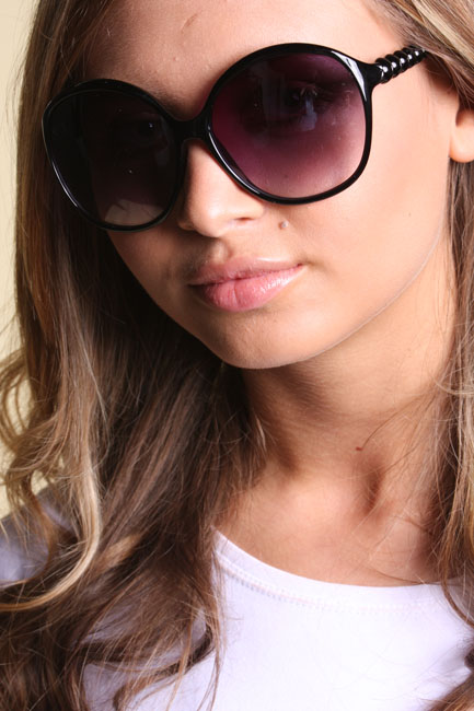 riley Black Oval Frame Sunglasses