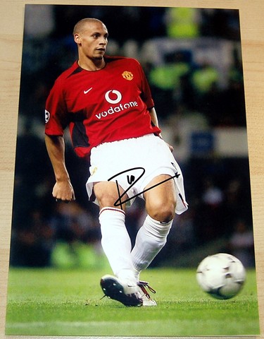 FERDINAND SIGNED 9 x 6 INCH COLOUR PHOTO