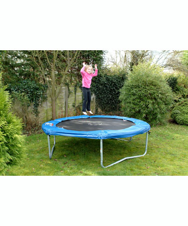 TRAMPOLINE 8ft and cover.