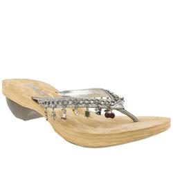 Skechers Female Quests Charm Leather Upper in Silver, White and Gold