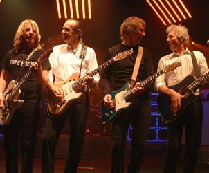 Quo / and#39;Picturesand39; 40 Years Of Hits Tour