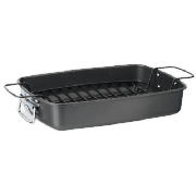 Professional roasting pan with rack and