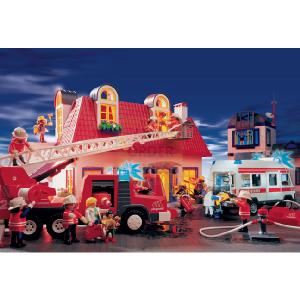 Toy Brokers Schmidt Playmobil Firemen At Work 60 Piece Jigsaw Puzzle With Figure