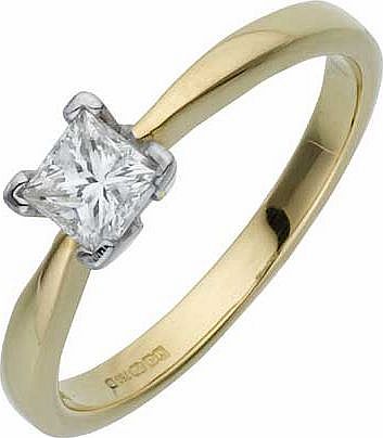 Start your own fairy tale with this elegant princess cut Made for You ring. The striking 0.50ct diamond on a splendid 18ct gold band will be sure to win the heart of your fair maiden. Diamond set wedding ring. Width of ring 2.5mm. Available in sizes 