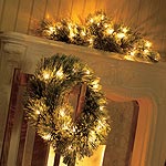 18ins. cashmere pine wreath with 20 bulb pre-setting lights.  Pictured bottom