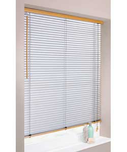 Fashionable slatted venetian blind with a wooden p