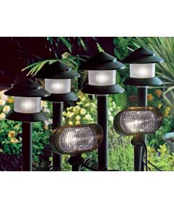 Pack of 4 lanterns on spikes and 2 directional spotlights on spikes.Black plastic halogen lights.Inc