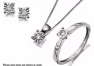 Each of these three jewellery pieces featue a petite diamond accent (20pts total diamond weight) surrounded by a starburst setting which sets off the diamond at its best - a charming and affordable pendant, 2mm ring and earrings set.