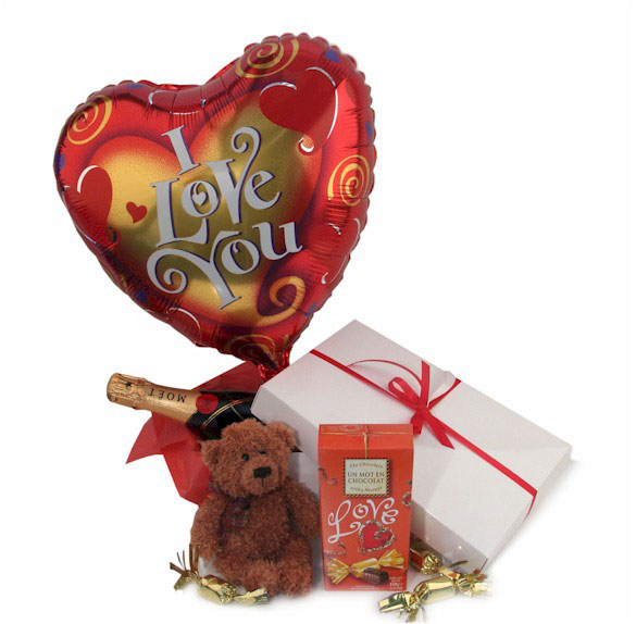 A beautiful collection for a romantic occasion. Open the outer box and find a lovely heart shape hel