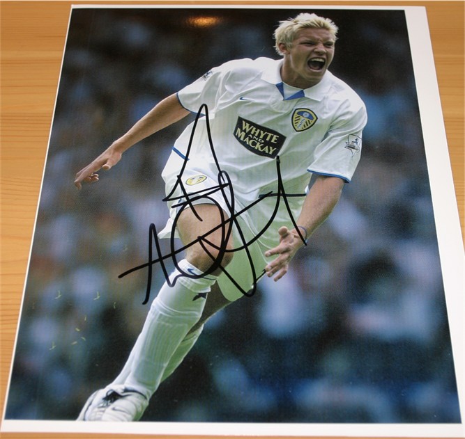 ALAN SMITH HAND SIGNED 10 x 8 INCH PHOTOGRAPH