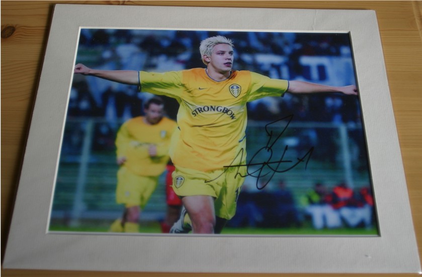 ALAN SMITH HAND SIGNED and MOUNTED PHOTO - 12 x 10