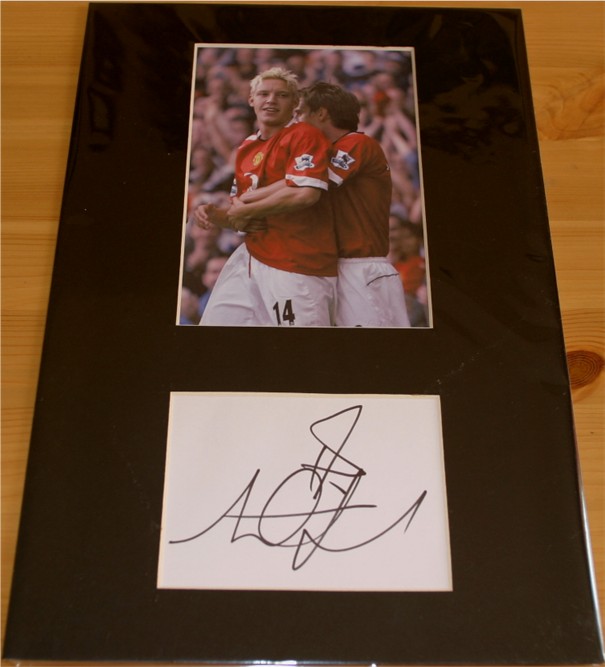 ALAN SMITH MOUNTED SIGNATURE - 12 x 8 INCHES