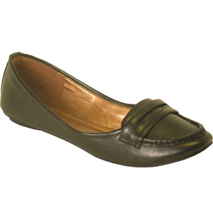 Moccasin-style pumps with a flexi-sole. The Amocc flats are fabulous dressed down with jeans or glam