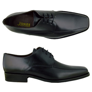 This 3 eyelet Derby shoe from Jones Bootmaker, is an ideal shoe for business. Modernised by the twin