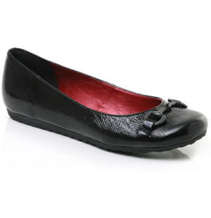 Round toe leather pumps with snaffle detail on front vamp. Smart, stylish and comfortable, the Asnaf