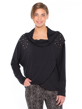 Treat your wardrobe to a baroque touch with this tunic T-shirt with batwing sleeves and a cowl neckline. A great way to follow the latest trends in style! Flared cut. Square silver-coloured and bronze-coloured studs plus diamanté on the shoulders. L