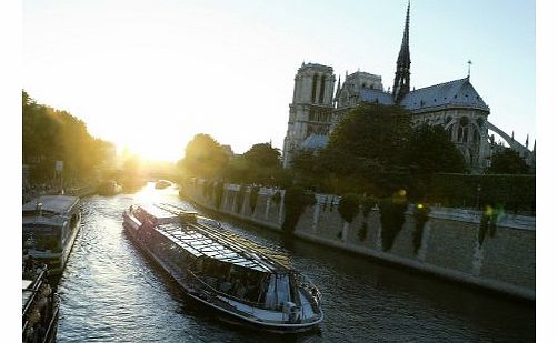 Bateaux Parisiens Early Evening Dinner Cruise - Intro Top off a day of exploring Paris with a luxurious Bateaux Parisiens Dinner Cruise on the River Seine! Bateaux Parisiens Early Evening Dinner Cruise - Full Details Enjoy an A la carte three-course 