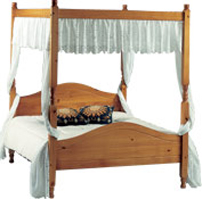 SOLID PINE 4 POSTER BED WITH YURNED UPRIGHT SPINDLES IN A HONEY STAIN FINISH.OVERALL HEIGHT 6FT 2IN